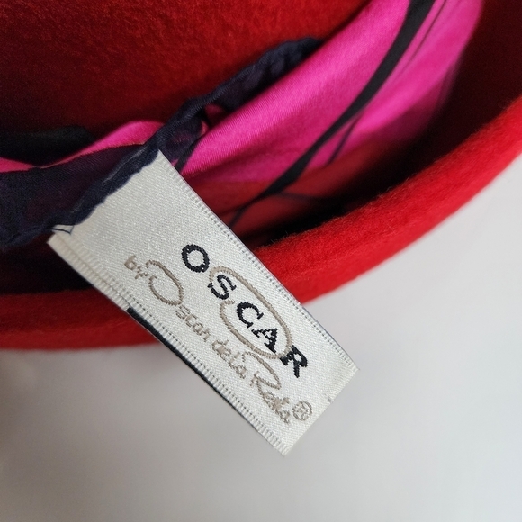 RED HAT WITH OSCAR DE LA RENTA 100% SILK SCARF - Picture 6 of 7